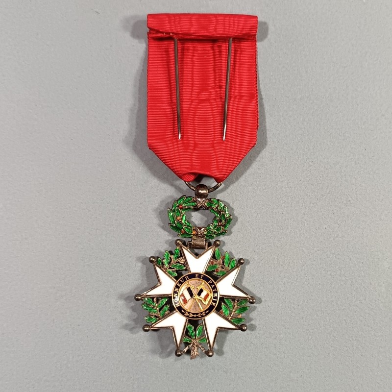 FRANCE MEDAILLE CROIX DE CHEVALIER DE L'ORDRE DE LA LEGION D'HONNEUR 3 ème REPUBLIQUE MODELE EN ARGENT A FILETS